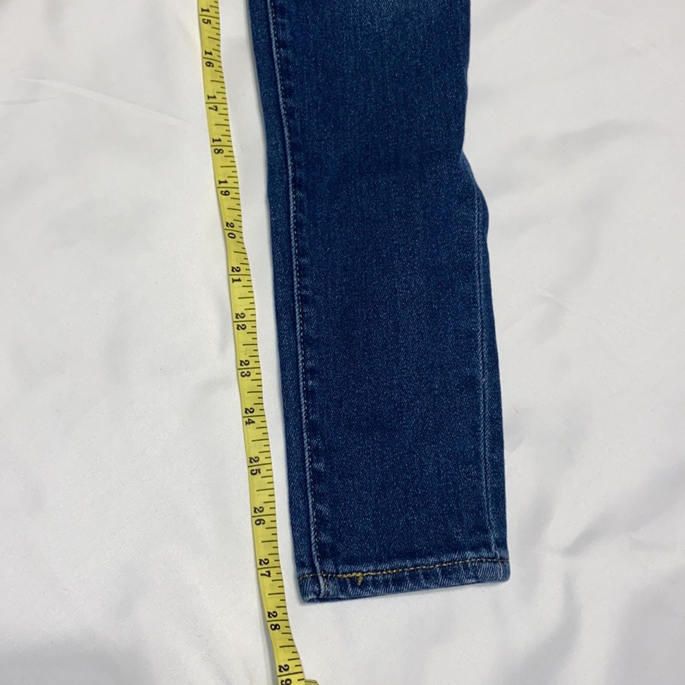 711 Levi’s skinny jeans. Size 23. - Picture 10 of 13